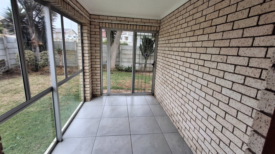 2 Bedroom Property for Sale in Wavecrest Eastern Cape